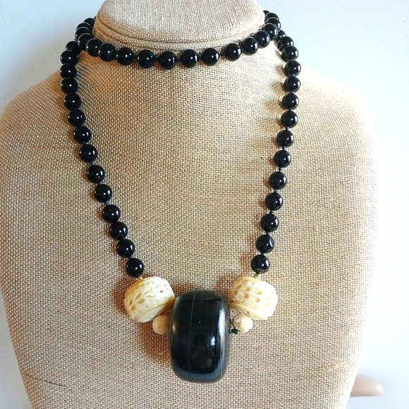 VINTAGE BLACK ONYX  HAND CARVED BOVINE BONE NECKLACE 34" LONG MATCHING BRACELET - Picture 2 of 10